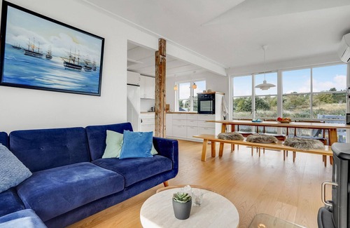 Øer Strand House | Spacious 3-Bedroom Retreat with Ocean Views in Ebeltoft