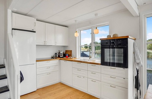 Øer Strand House | Spacious 3-Bedroom Retreat with Ocean Views in Ebeltoft