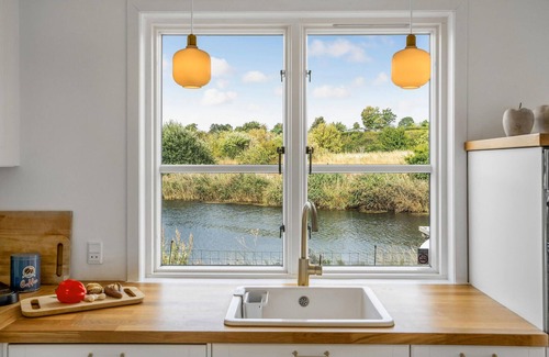 Øer Strand House | Spacious 3-Bedroom Retreat with Ocean Views in Ebeltoft