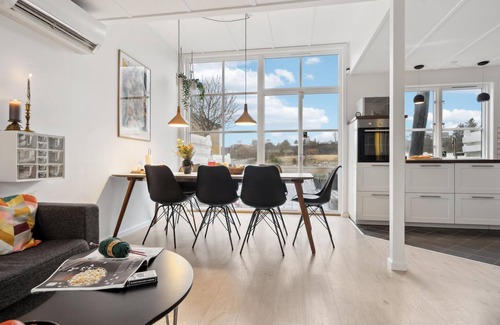 Øer Strand House | Family-Friendly Waterfront Retreat with Pool and Spa