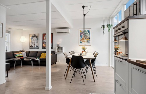 Øer Strand House | Family-Friendly Waterfront Retreat with Pool and Spa
