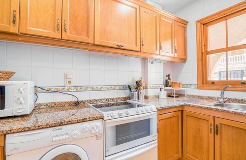 Els Arenals del Sol House | Welcoming Cottage Near Sandy Beach with Shared Pool Access