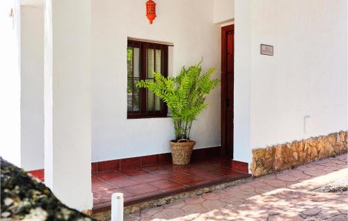 Estepa House | Cozy Home in Estepa with Pool and Kitchenette Access