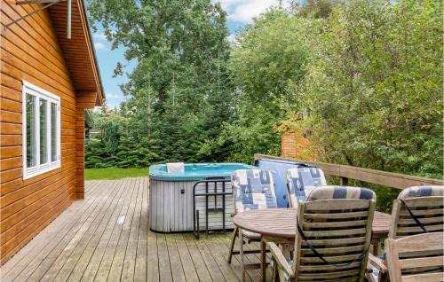 Farvang House | Cozy Retreat in Frvang with Kitchen and Family-Friendly Amenities