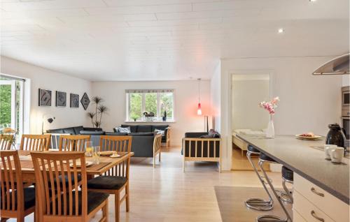 Farvang House | Cozy Retreat in Frvang with Kitchen and Family-Friendly Amenities