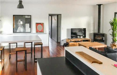 Cazaux House | Inviting Home in La Teste-De-Buch with Pool and Kitchen