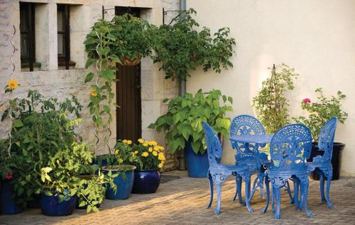 Gabillou House | Welcoming Home in Gabillou with Pool and Pet-Friendly Space