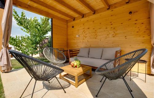 Preseka House | Awesome Home In Gornji Vinkovec