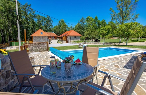 Municipality of Gracac House | Awesome home in Gracac with sauna