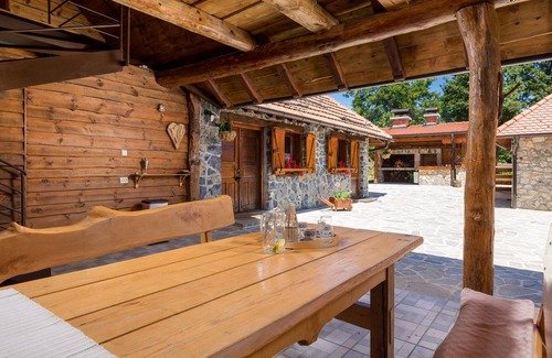 Municipality of Gracac House | Awesome home in Gracac with sauna