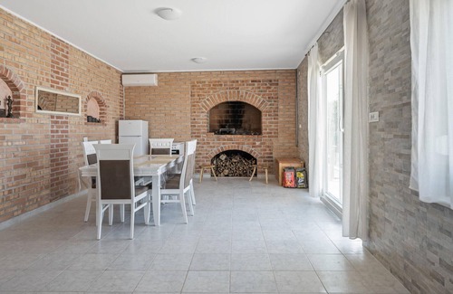 Grebastica House | Cozy 2 Bedroom Retreat with Oceanfront Views in Grebastica