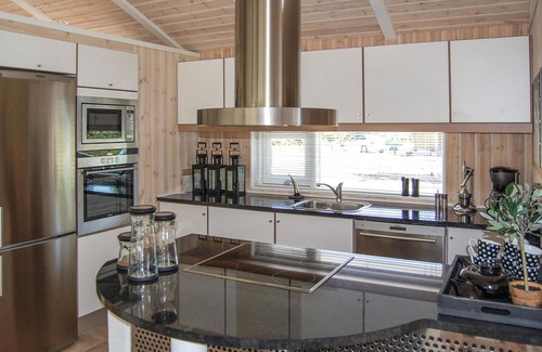 Grena Strand House | Family-Friendly 3 Bedroom Retreat with Oceanfront Views