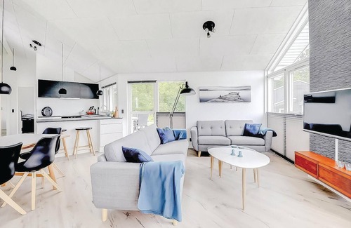 Kelstrup House | Eco-Friendly Vacation Home with Ocean and Lake Views