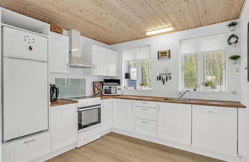 Kelstrup House | Spacious 4-Bedroom Retreat with Oceanfront Views in Haderslev