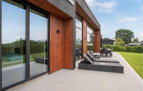 Flovt Strand House | Inviting Retreat in Haderslev with Sauna and Child-Friendly Amenities