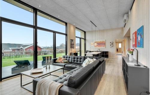 Flovt Strand House | Inviting Retreat in Haderslev with Sauna and Child-Friendly Amenities