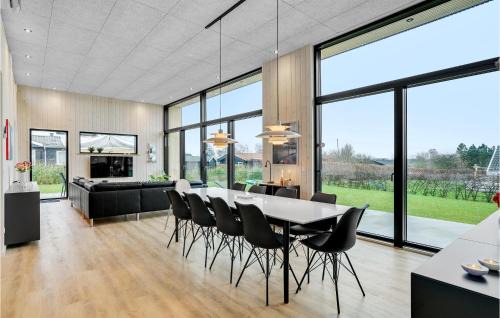 Flovt Strand House | Inviting Retreat in Haderslev with Sauna and Child-Friendly Amenities