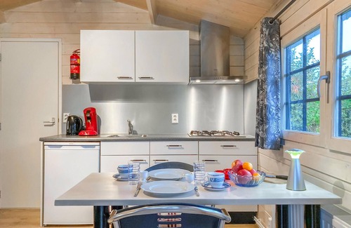 Heinkenszand House | Cozy 1 Bedroom Retreat in Heinkenszand with Pool & Spa