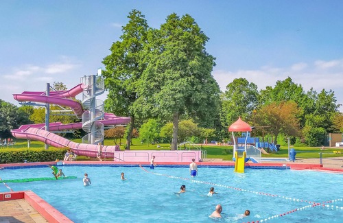 Heinkenszand House | Cozy 1 Bedroom Retreat in Heinkenszand with Pool & Spa