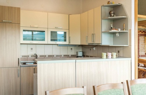 Cavoglave House | Top-Rated 4 Bedroom Retreat in Mirlovic Polje Awaits