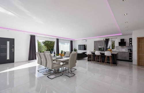 Sveti Petar u Sumi House | Modern Villa Bella: Poolside Retreat in Central Istria
