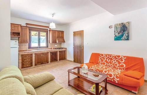 Iznajar House | Spacious 4 Bedroom Retreat with Pool in Iznájar