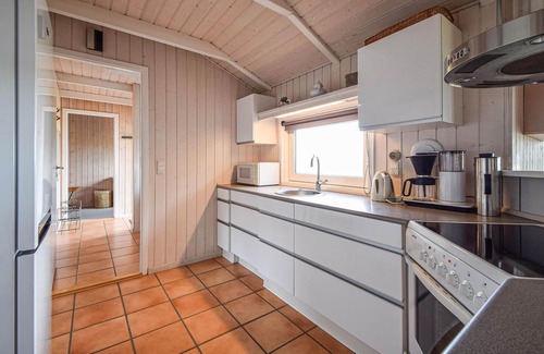 Juelsminde House | Cozy Oceanfront Cottage in Juelsminde with Spa Amenities