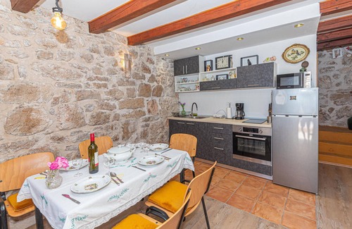 Kaprije House | Relaxing Vacation Home with Ocean View and Pet-Friendly Amenities