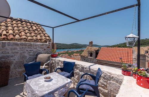 Kaprije House | Relaxing Vacation Home with Ocean View and Pet-Friendly Amenities