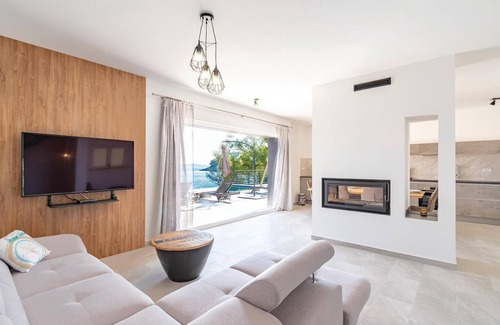 Blato House | Embrace Mediterranean Living with Pool and Ocean Views