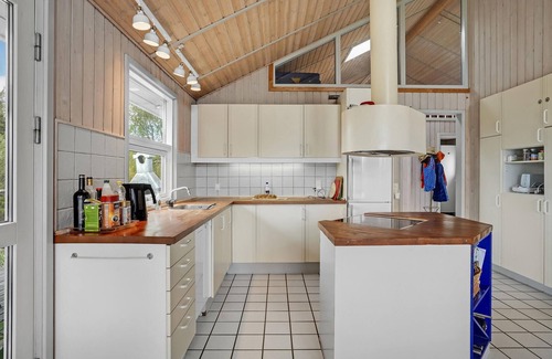 Knebel House | Seaside Retreat with Kitchen and Spa for a Cozy Getaway