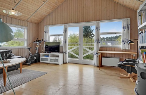 Knebel House | Seaside Retreat with Kitchen and Spa for a Cozy Getaway