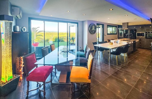 La Redorte House | Cozy Cottage Retreat with Pool and Outdoor Kitchen Escape