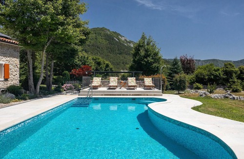 Lupoglav House | Explore Nature from This Ideal House in the Reserve