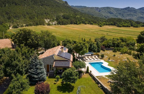 Lupoglav House | Explore Nature from This Ideal House in the Reserve