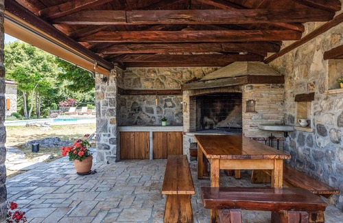 Lupoglav House | Explore Nature from This Ideal House in the Reserve