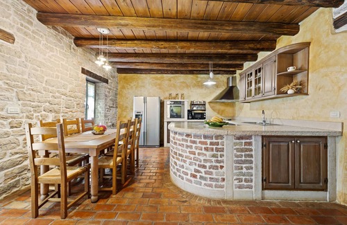 Vela Traba House | Family-Friendly 3 Bedroom Accommodation in Mala Traba