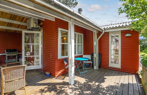Beder Malling House | Discover the Inviting Red Cottage at Ajstrup Beach
