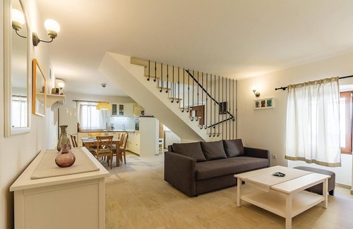 Medulin House | Relaxing 2-Bedroom Retreat with Pool in Medulin