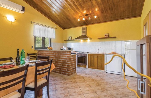 Motovun House | Idyllic Istrian Retreat with Pool and Spa Amenities