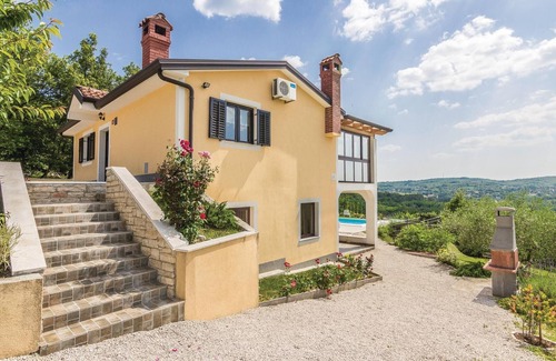 Motovun House | Idyllic Istrian Retreat with Pool and Spa Amenities
