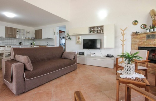 Menfi House | Comfortable 2-Bedroom Stay in Menfi with Pool & Spa