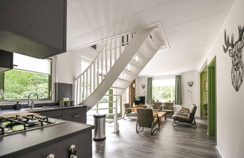 Meppen House | Discover the Chic Cottage Surrounded by Nature's Beauty!