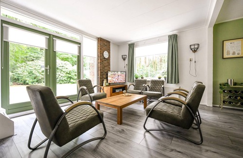 Meppen House | Discover the Chic Cottage Surrounded by Nature's Beauty!