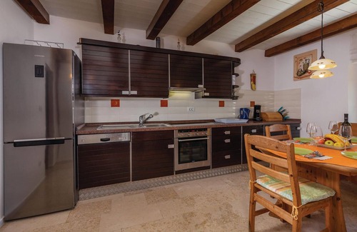 Momjan House | Premium 4 Bedroom Retreat with Pool in Momjan