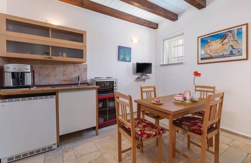 Momjan House | Premium 4 Bedroom Retreat with Pool in Momjan