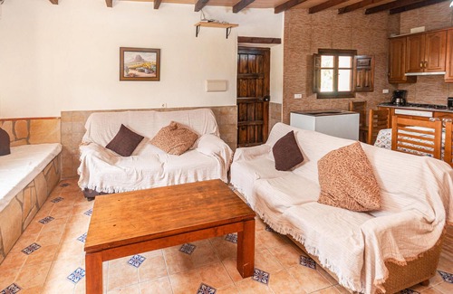 Montefrio House | Spacious 5-Bedroom Retreat in Scenic Montefrio