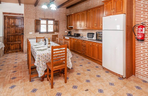 Montefrio House | Spacious 5-Bedroom Retreat in Scenic Montefrio