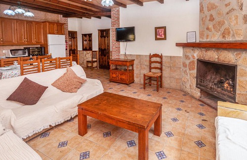 Montefrio House | Spacious 5-Bedroom Retreat in Scenic Montefrio