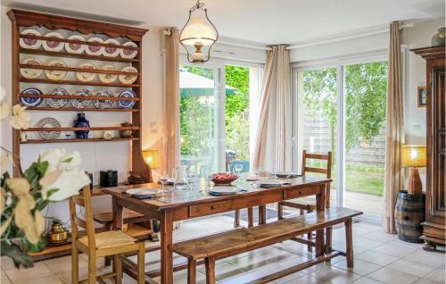 Quettehou House | Family-Friendly 3 Bedroom Home in Morsalines, 4 Stars